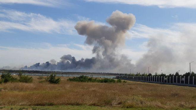 弹药爆炸致日本机场滑行道塌陷的简单介绍